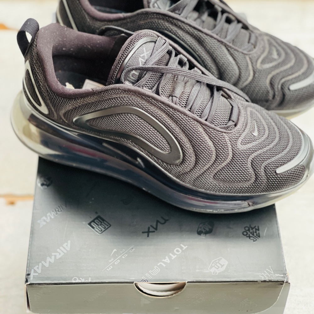 NIKE AIR MAX 720 - Picture 9 of 9